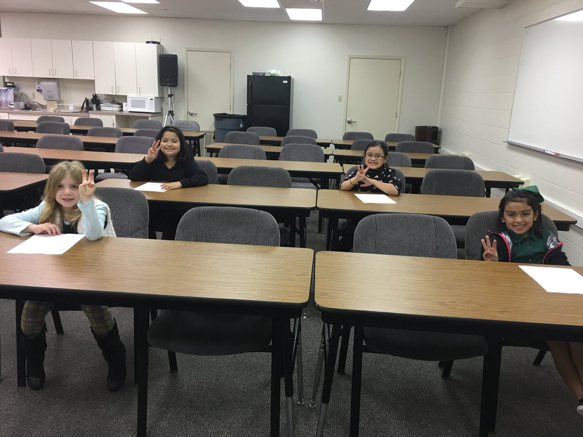 angie22kay's tweet photo. These girls are ready to get this contest started!
#uilcreativewriting
#Hertyhasheart
#LufkinU https://t.co/oweHHt7YYr