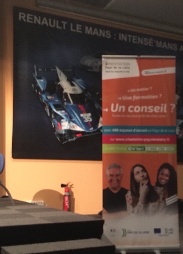 Combat régional pour l’emploi : réunion acteurs régionaux de l’orientation sur le site de l’usine Renault - les industriels Sarthois <a href="/uimm/">UIMM La Fabrique de l'Avenir</a> expriment aux professionnels de l’orientation leurs attentes entre compétences de base, robotique et cobotique <a href="/C_MORANCAIS/">Christelle MORANÇAIS</a> #PaysdelaLoire