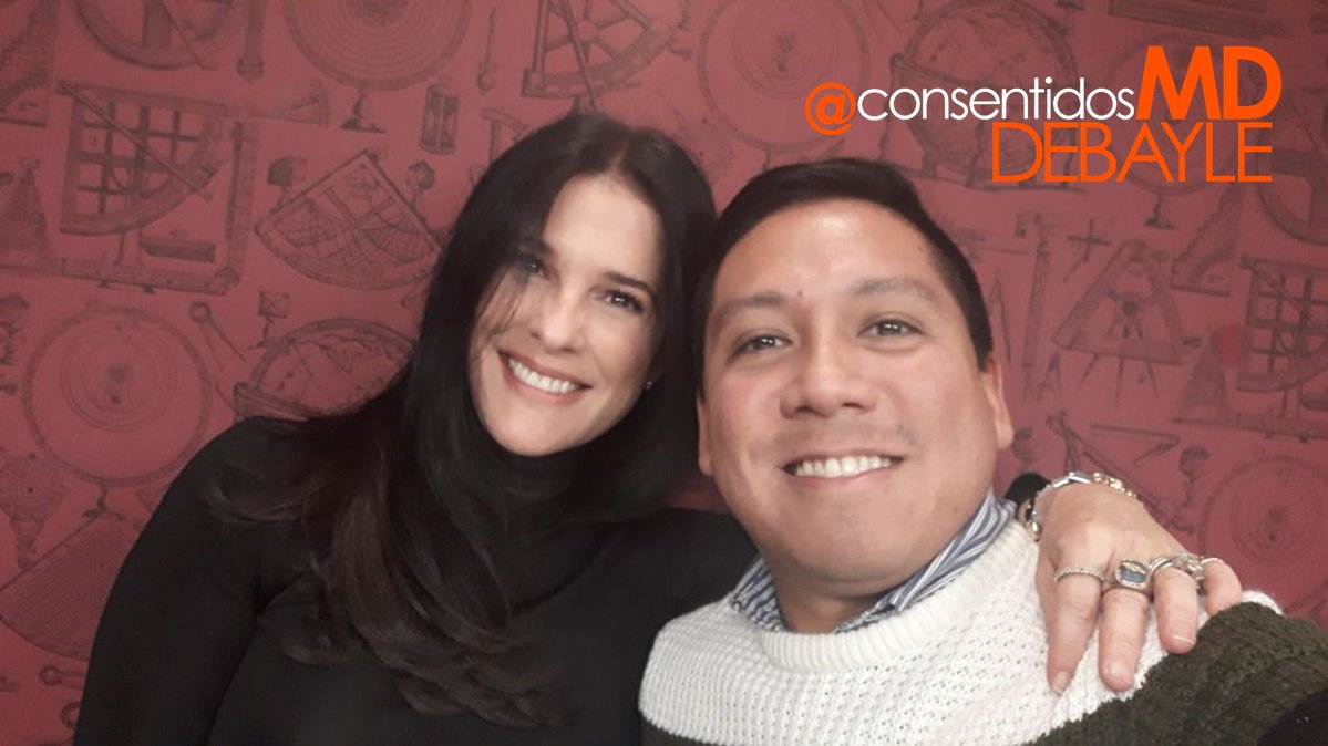 ConsentidosMD's tweet photo. Somos los #ConsentidosDebayle compartiendo ayer la #RoscaDeReyes despues de hacer nuestra aportación para #MyFavoriteThings2017 ¡Gracias @marthadebayle por sentarte a platicar de nuestras cosas! https://t.co/c4JUVa1bYV