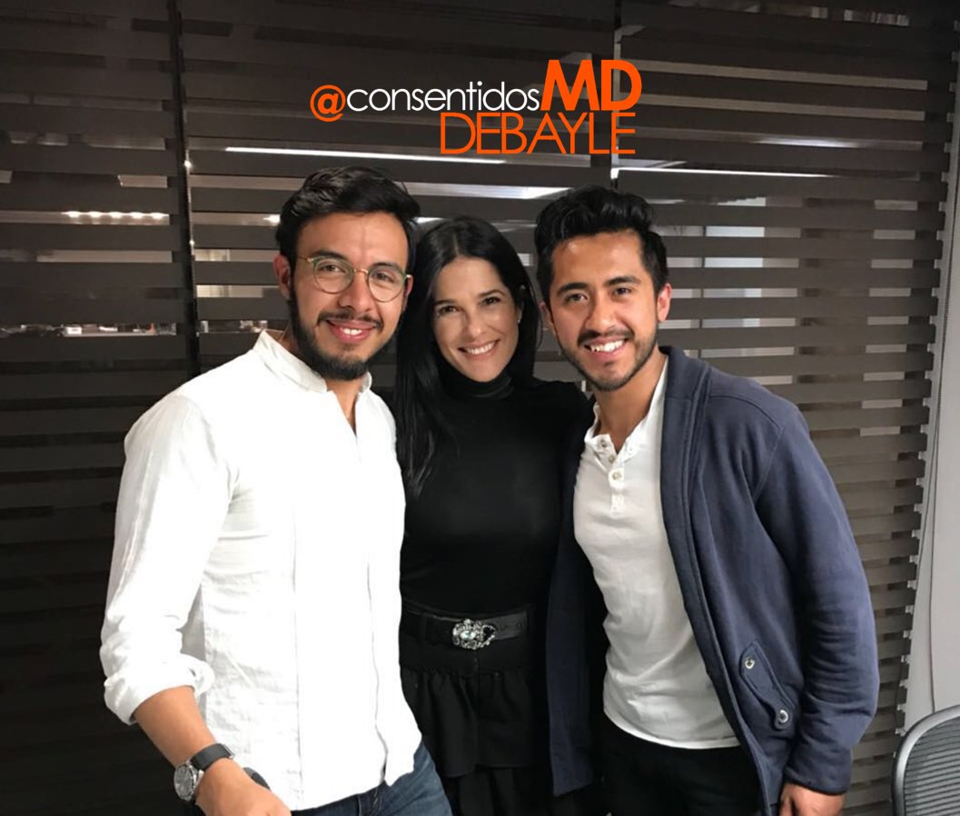 ConsentidosMD's tweet photo. Somos los #ConsentidosDebayle compartiendo ayer la #RoscaDeReyes despues de hacer nuestra aportación para #MyFavoriteThings2017 ¡Gracias @marthadebayle por sentarte a platicar de nuestras cosas! https://t.co/c4JUVa1bYV