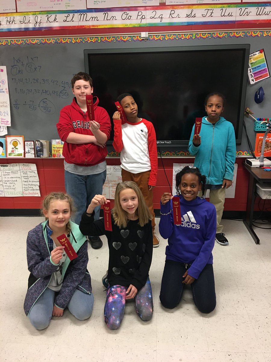 MrsJonesLES5's tweet photo. So proud of all of my students who worked so hard last 9 weeks. All of these smiling faces made All A or all A &amp; B honor roll! #learningtolead @TCBOE_LES https://t.co/1s2BINCT9e