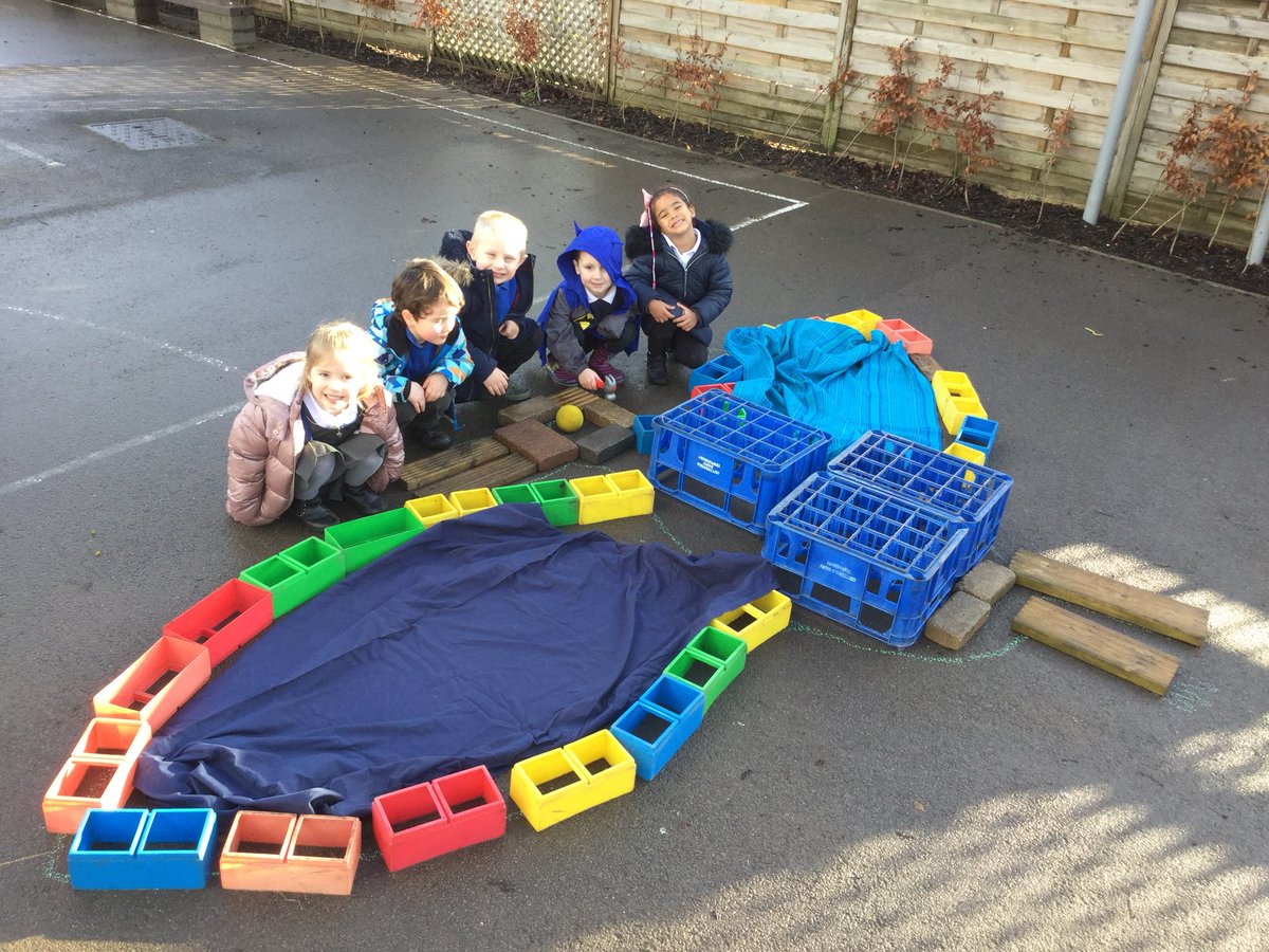 CoedGlas2024's tweet photo. We’ve been working together to create large dinosaurs on the yard! Can you guess which dinosaurs they are? @CoedGlasCL @CoedGlas 🦕 🦖 https://t.co/Dngre0VQJR