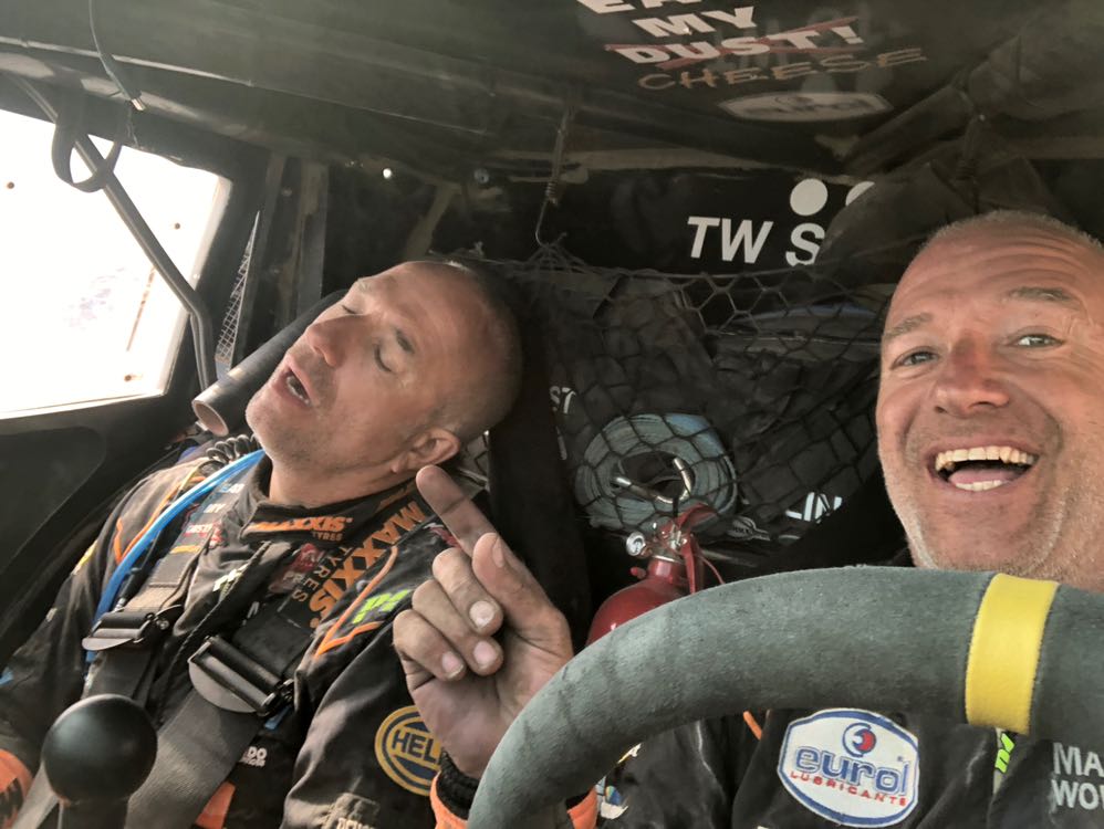 Bella Durmiente...en #Bestia347 😂 Gracias por tu habilidad para la navegación hoy 😂😂😂 #Dakar2018