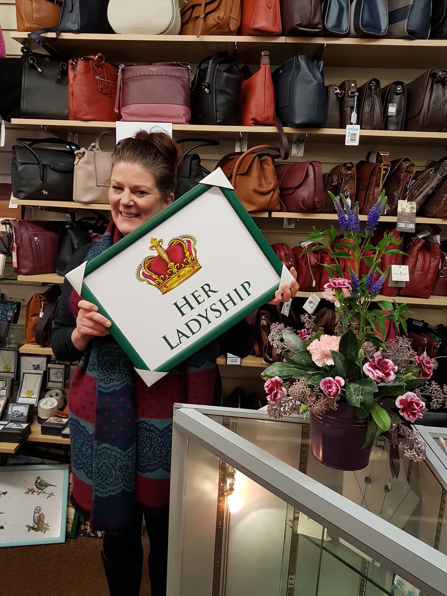 Lansonhandbags's tweet photo. Our #Sale continues at @Lansonhandbags and we have #laptrays for just £5! #Bargains #shoplocal @AnnaMitchell71 @Love_Launceston @Cornwall_Shops @thecornishthing https://t.co/ayWMuc5ZFi