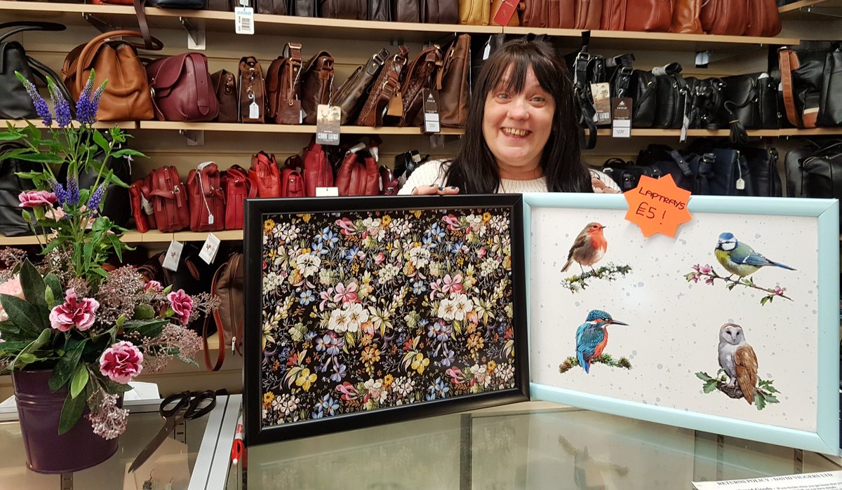 Lansonhandbags's tweet photo. Our #Sale continues at @Lansonhandbags and we have #laptrays for just £5! #Bargains #shoplocal @AnnaMitchell71 @Love_Launceston @Cornwall_Shops @thecornishthing https://t.co/ayWMuc5ZFi