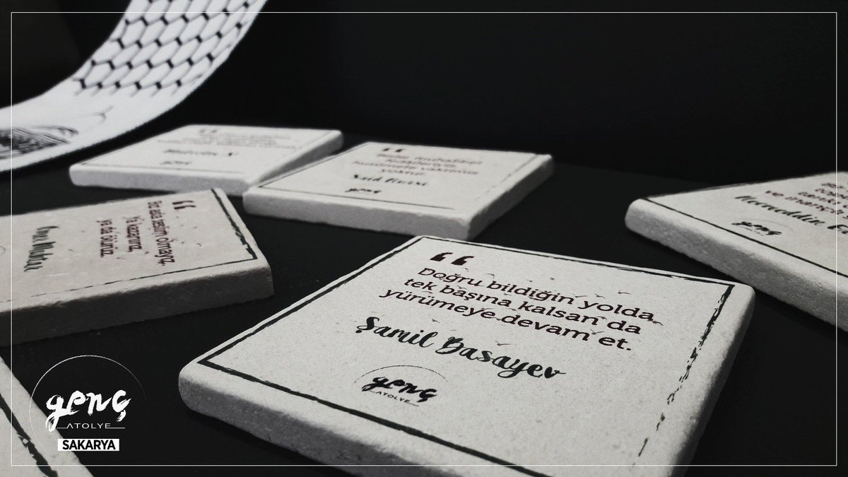 • Şamil Basayev Sözlü Bardak Altlığı
•Dava Adamı Seti • 10×10 cm boyutunda olup taş malzemeye bastırılmıştır. •Stoklarda sınırlıdır. - [•Fiyat bilgisi için direkt mesaj gönderiniz.]