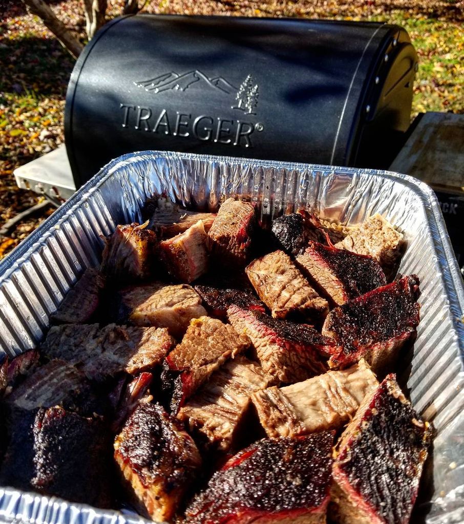 TraegerGrills's tweet photo. THICK cut burnt ends on the #TraegerTimberline FTW 🙌 🔥 @kendrick_bbq https://t.co/KuRXxxLV3E