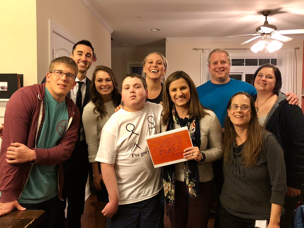 MandyMCline's tweet photo. The BEST part of my job is meeting new people and telling their stories. They often become friends. I am so happy to have met all of the people in this picture and I'm so excited to tell you their story! #wral @themondaylife @HeadbandsofHope https://t.co/JutjOEiRTb