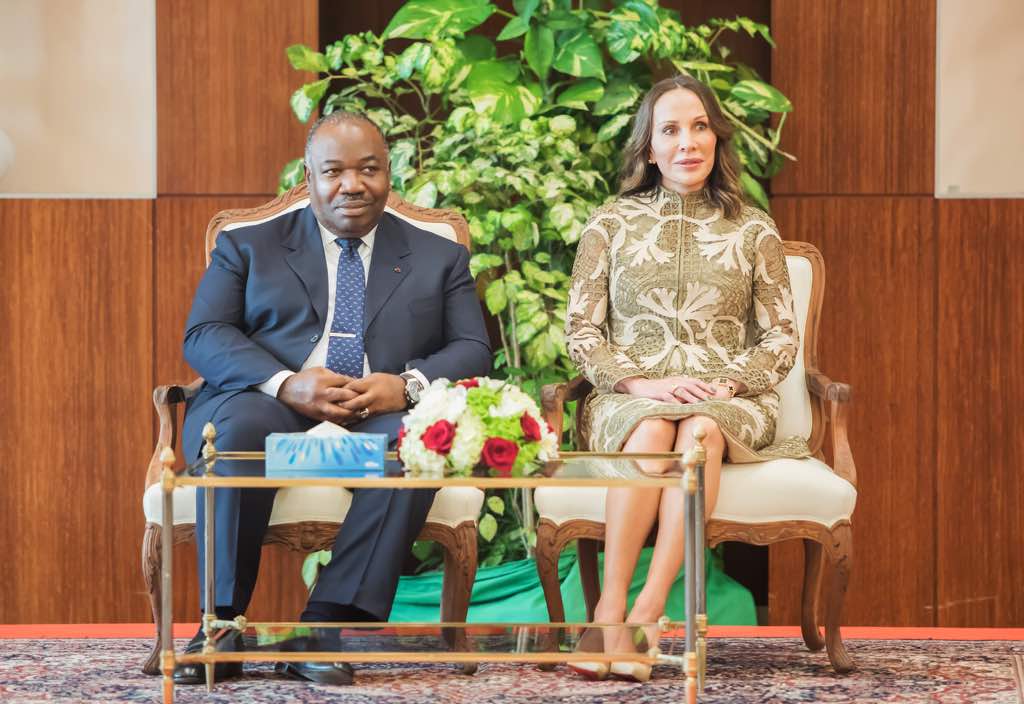 Smndong's tweet photo. Cérémonie de présentation des vœux au corps diplomatique.
"Vivant au Gabon avec nous, vous êtes aujourd’hui les observateurs privilégiés de la consolidation de l'Etat de droit et de l’unité nationale, gage de paix et de cohésion sociale".
SEM @PresidentABO, #MonTypoAli #Gabon https://t.co/DU6Et5WECl