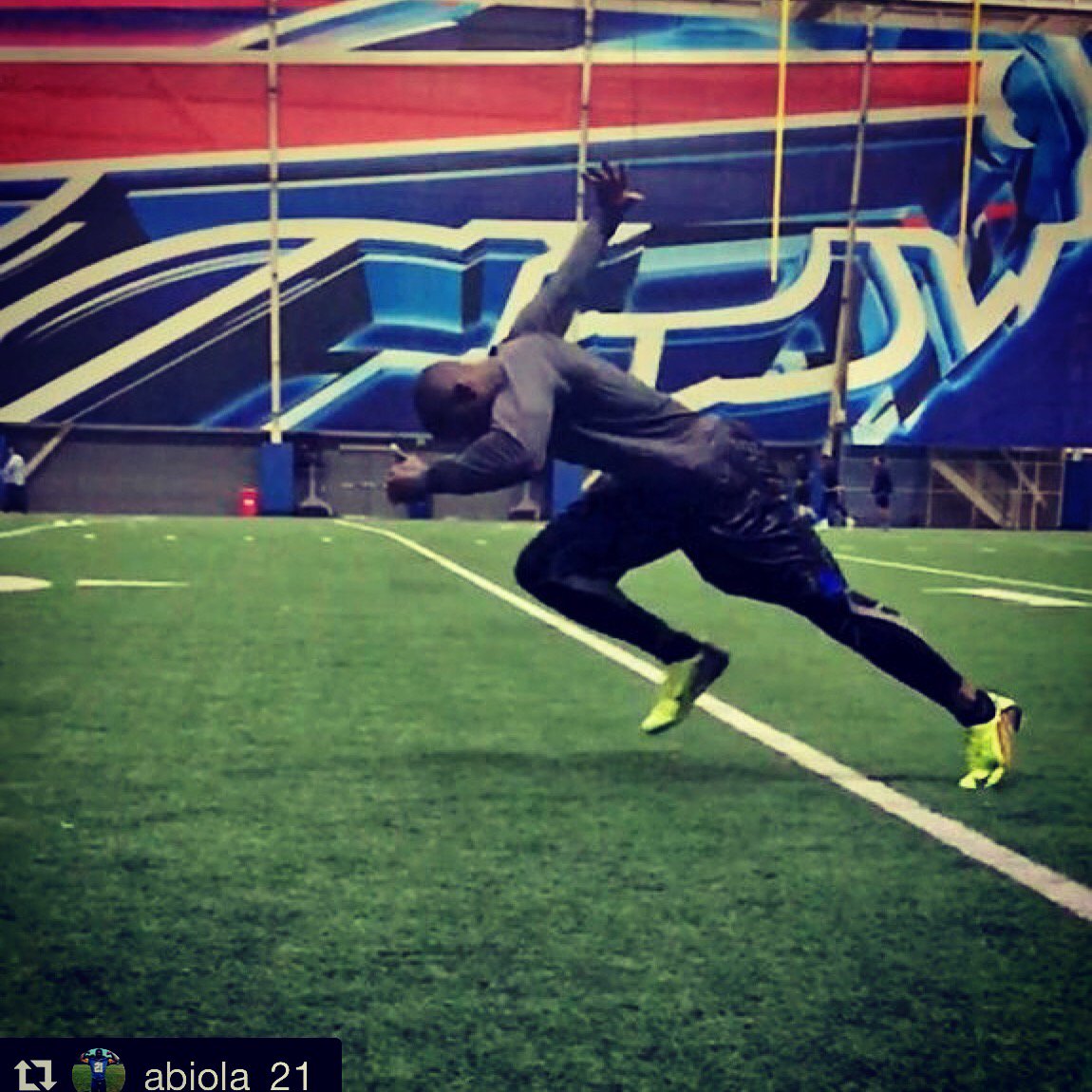 EvolutionSP1's tweet image. Powerline + Knee Drive + Arm Action = Good Acceleration Form!! Good work LETS GO!!!! #Speed #acceleration #NFL #NFLPlayoffs