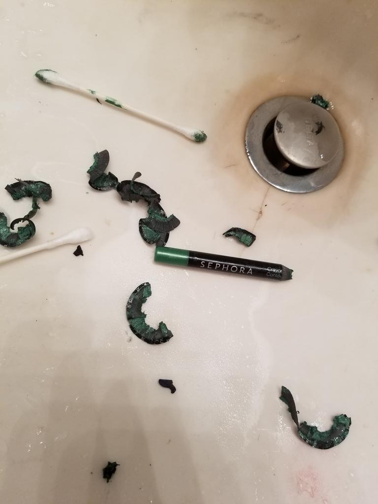 obSassenach's tweet photo. @Sephora this eyeliner is the best...until it's not. I spent 5 mins trying to sharpen. Now it's a nub, late 4 work, frustrated. 
Is it too hard to ask for a pencil that actually sharpens?!
#fail #Sephora #refundplz https://t.co/hHWpn7iIxT