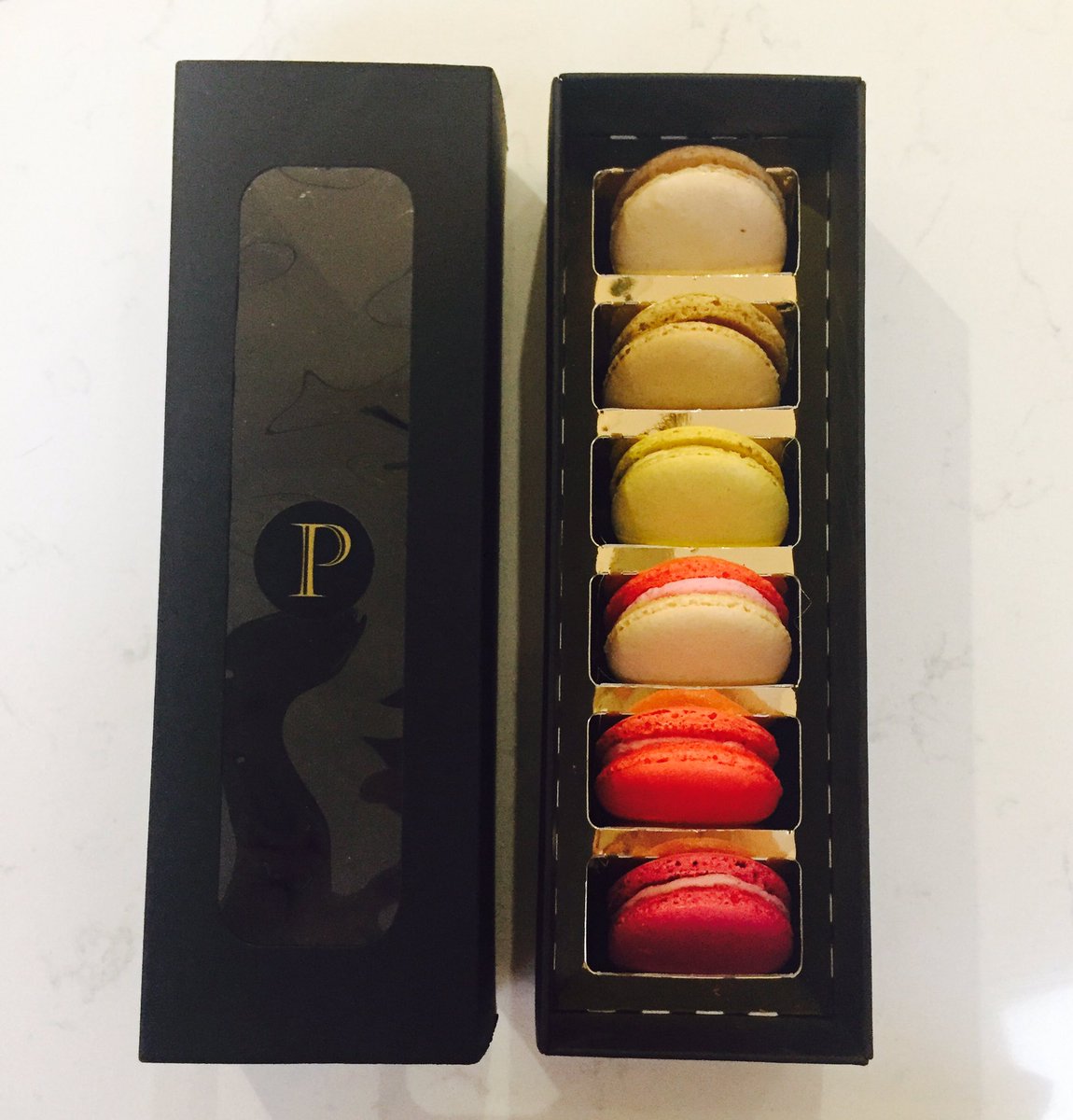 Thanks for the samples <a href="/MacaronmanHull/">President Macaronman💙</a> perfect addition to any wedding I say! #weddingmacaron #Weddingplanning #WeddingPlanner  #2018bride