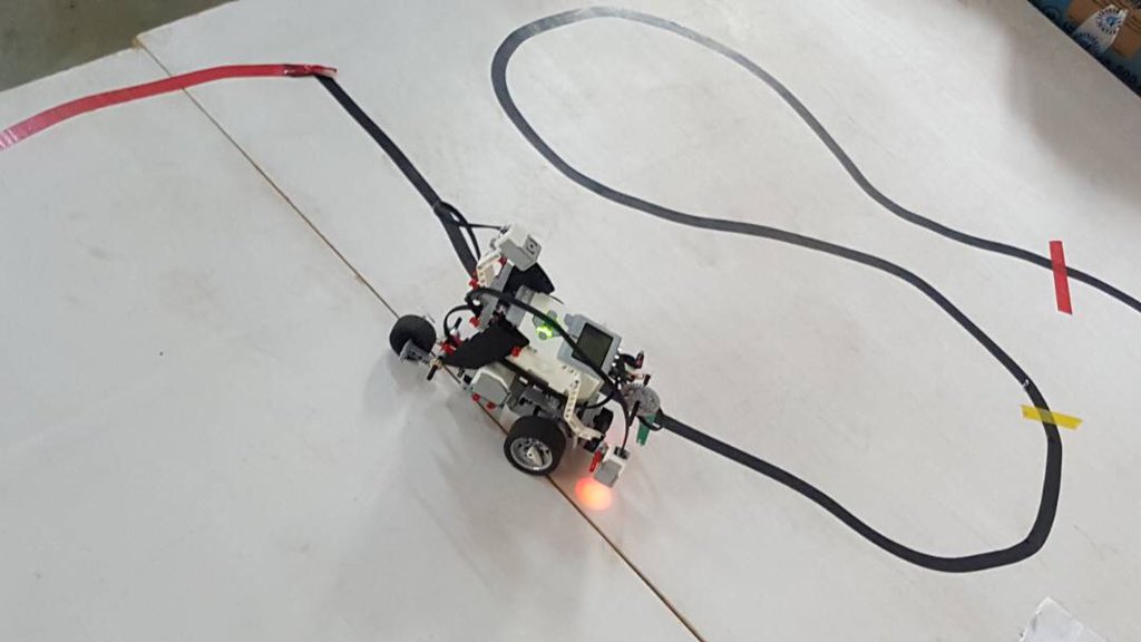 Christa_Sangwa's tweet photo. Today, I visited #RoboticsCampRw and was SO impressed by high schoolers coding/programming robots! Kudos @BkTecHouse @makers_rw  for your amazing work! https://t.co/IiwyAFM4HU