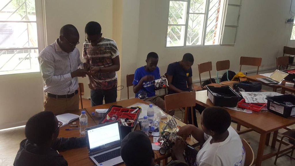Christa_Sangwa's tweet photo. Today, I visited #RoboticsCampRw and was SO impressed by high schoolers coding/programming robots! Kudos @BkTecHouse @makers_rw  for your amazing work! https://t.co/IiwyAFM4HU