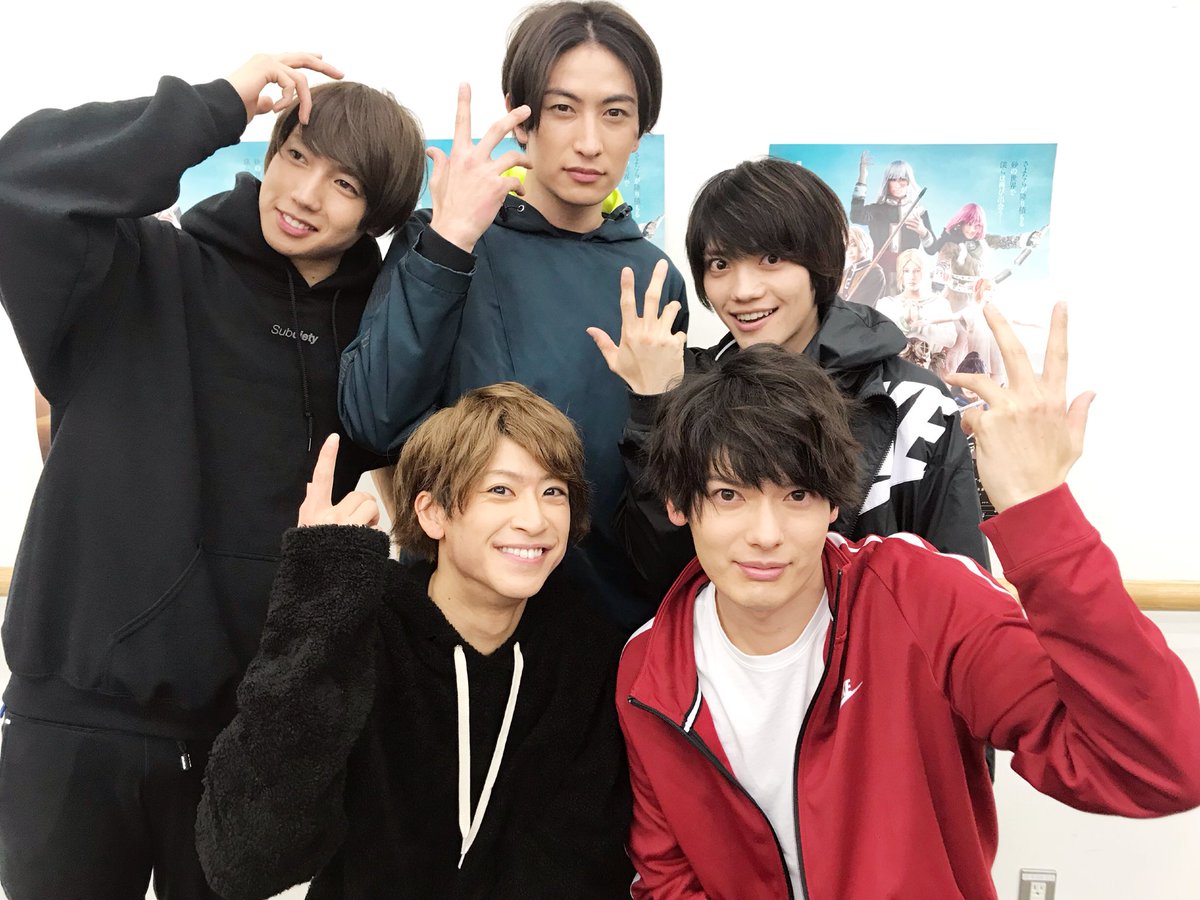 舞台 クジラの子らは砂上に歌う 公式 オンデマンド配信中 本日のlinelive 生配信 ご視聴ありがとうございました オンデマンド配信も行なっておりますので 是非ご覧ください 初日まで残り2週間をとなりましたクジ砂 皆様ご期待ください