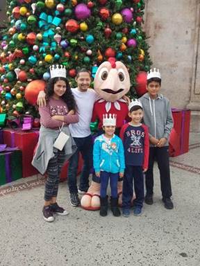 CondoritoLaPeli's tweet photo. Te mostramos lo que fue el día de Los Reyes Magos en La Plaza México, de la mano con Telemundo. ¡Un gusto ver a todos mis cumpitas mexicanos! https://t.co/aZg2xhLj5D