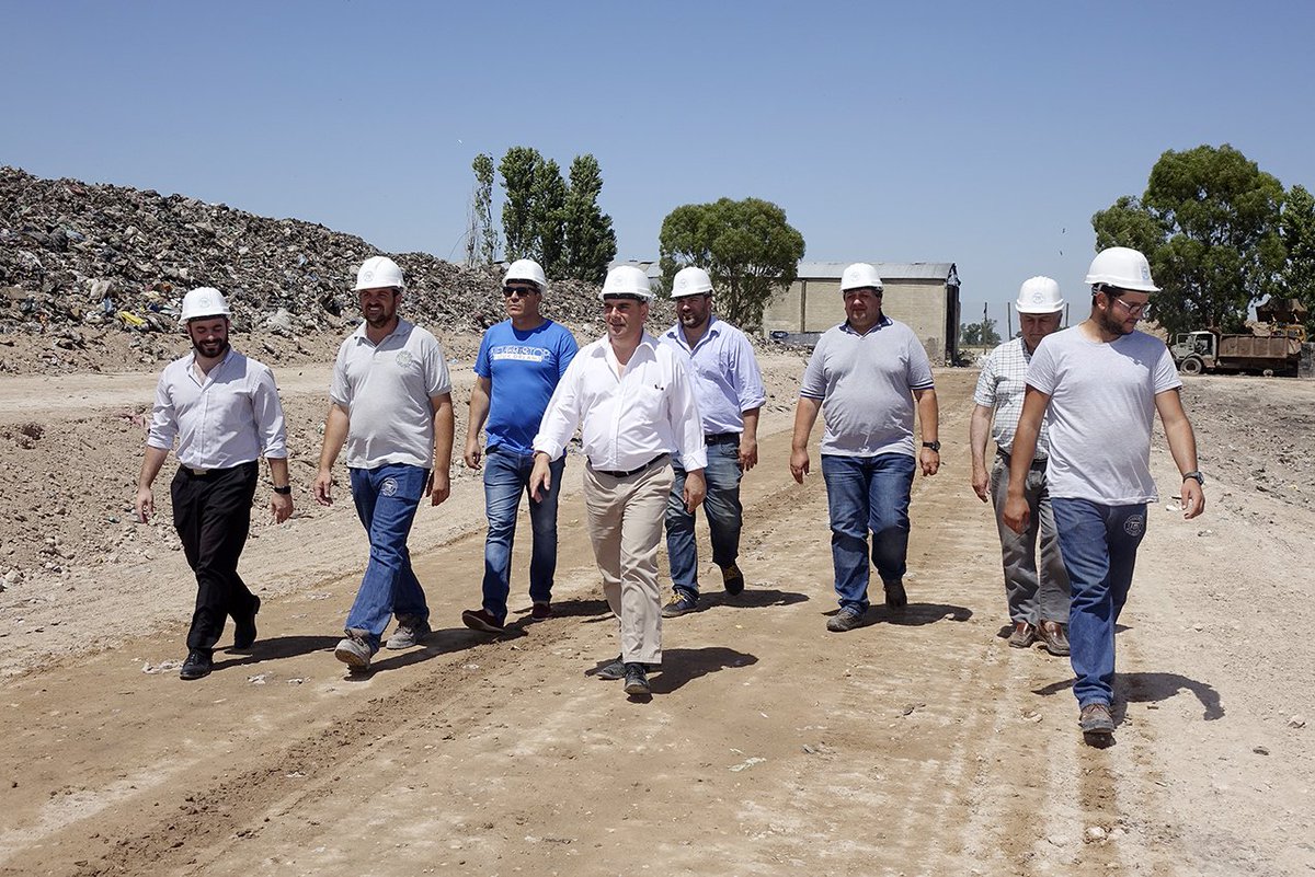 BertellysHernan's tweet photo. Avanza la obra de saneamiento y cierre técnico del predio del EcoAzul. Los trabajos tienen un avance del 62%. Se trata de una obra esperada desde hace muchos años que finalmente resolverá un grave problema ambiental. #PrimeroAzul https://t.co/neXxohwJa0
