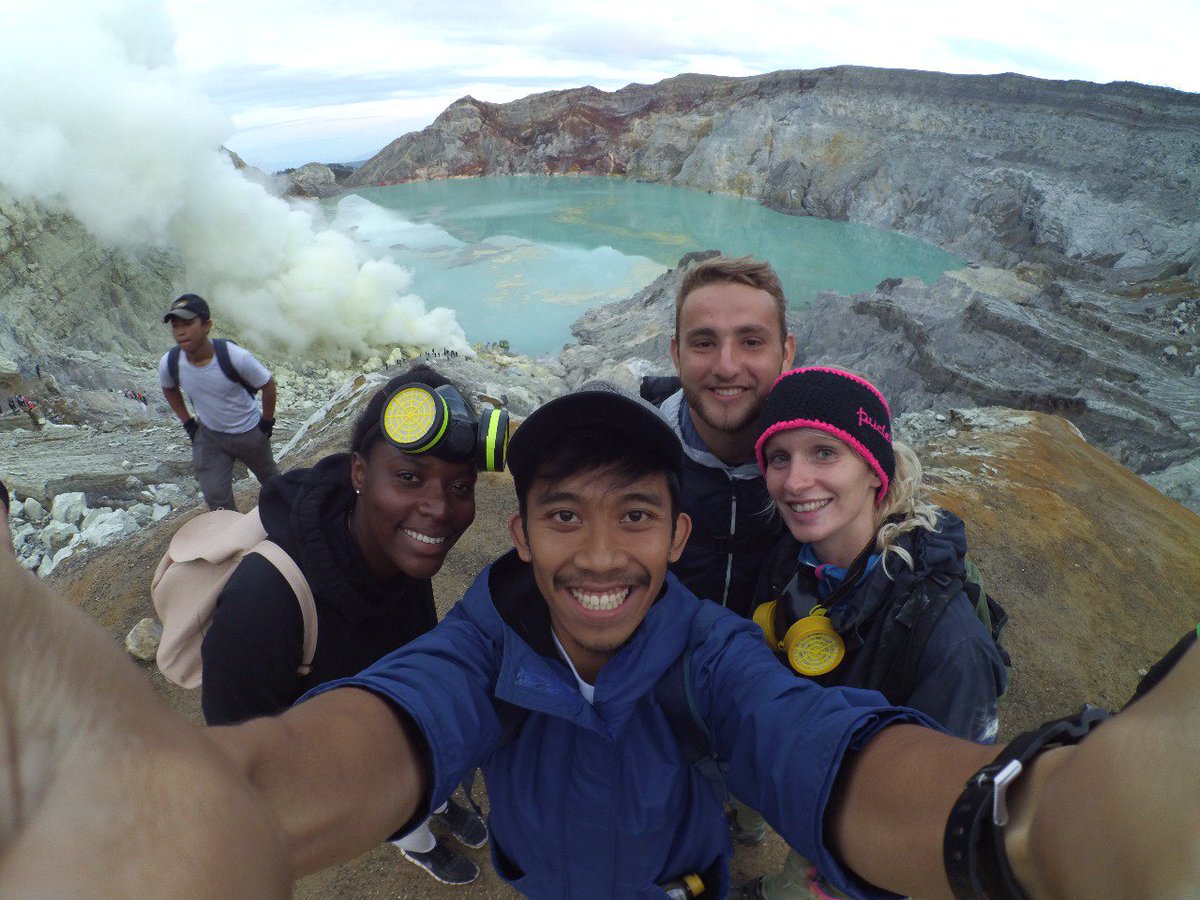Java_advtrail's tweet photo. Lovely day in Kawah Ijen Volcano with German clients #kawahijen #banyuwangi #Ijencrater #javaisland #adventure #Indonesia #traveler #worldtraveler #budgettraveler #trekking #javaadventuretrail #bluefireijentour https://t.co/d7Op8WsKsx