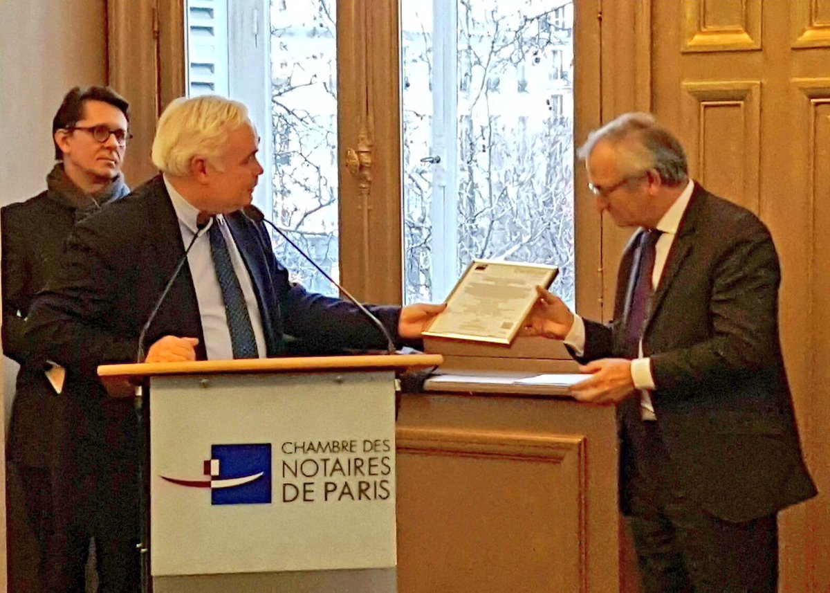 NotairesdeParis's tweet photo. Remise de la certification #AFNOR 9001, version 2015 pour la période 2018-2020 à @PascalChassaing, Président de la Chambre des #Notaires de Paris, par M. GEOFFROY, représentant de l'@AFNOR. https://t.co/Tq6jvRGmpZ