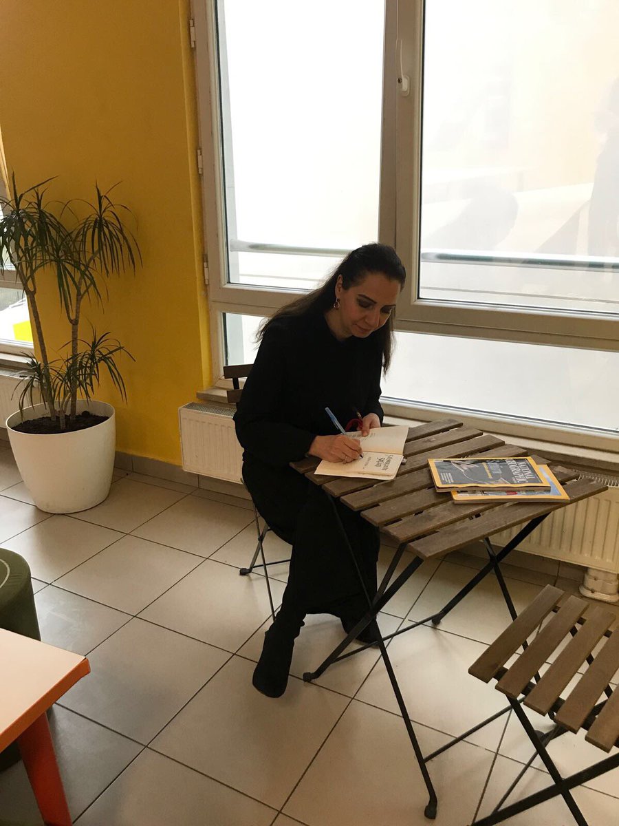 Bu sınıfta kitap okumayı kim istemez?!!! Sayın Bölüm Başkanımız Hurihan Yıldırım’ın açılışı ile okulumuza keyifli bir mekan daha kazandıran Türkçe zümreme sonsuz teşekkürler🙏🏻<a href="/AliRizaLule/">Ali Rıza Lüle</a> <a href="/nazli10er/">Nazlı Sert</a> <a href="/salhakbay/">Salih Akbay</a> <a href="/RaufAkan/">Rauf Akan</a> <a href="/YildirimHurihan/">Hurihan Yıldırım KURTARAN</a>
