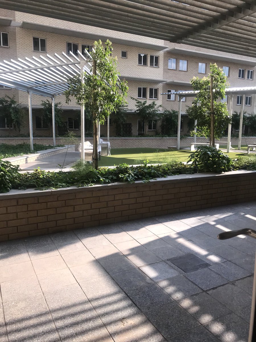 These flats in PTA CBD😭✨😍
R3700 for one bedroom, no deposit.
R5600/R6000 for two bedrooms.
Believe me when I say they are extremely spacious, they even have a braai and hubbly area, a tennis court, dstv connectivity, parking and it’s City Property.