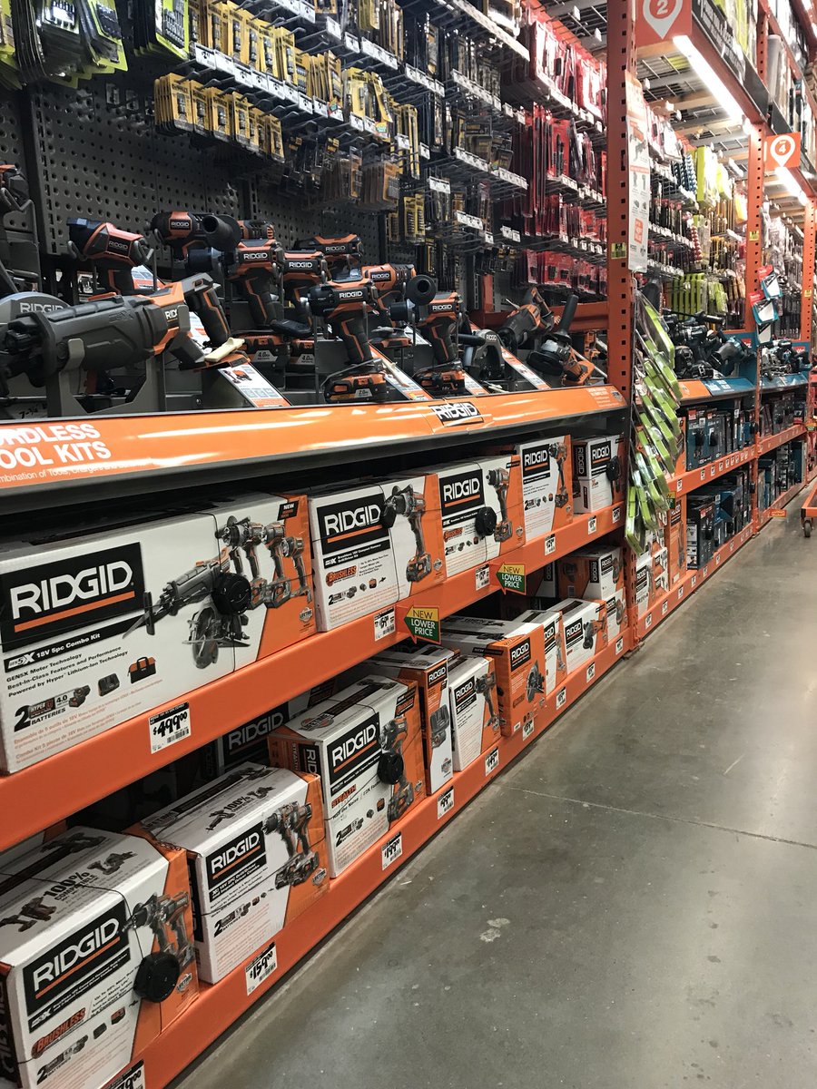 jmiahsmith's tweet photo. KA BOOM! Overheads TIGHT and shelves FULL!  Awesome job so far Steve!  #overheadorganization   #teamwindsorproud #PacNorthProud @JakeCrailTHD https://t.co/vCR7flDmGm