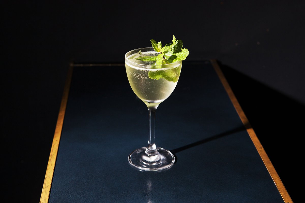 #AwesomeCocktails #Livejazz <a href="/bermondseyarts/">Bermondsey Arts Club</a> The perfect Thursday evening awaits you 😁We are open everyday #latenight from 6PM-2AM.