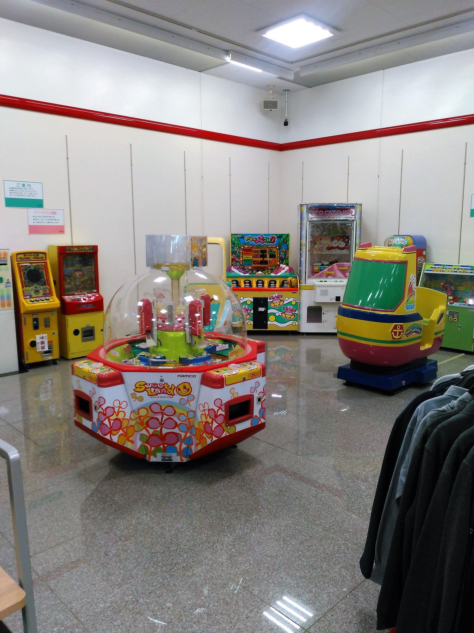 けんつ 埼玉県入間市のファッションセンターしまむらにゲームコーナーがあるという情報を得て 2軒知ってるけど どっちだろ と行ってみたら1件目はハズレ アタリは宮寺店の方でした 笑 グーグルマップに残る写真と見比べると スイートランド 以外 けんつ 埼玉県入間市のファッションセンターしまむらにゲームコーナーがあるという情報を得て 2軒知ってるけど どっちだろ と行ってみたら1件目はハズレ アタリは宮寺店の方でした 笑 グーグルマップに残る写真と見比べると スイートランド 以外