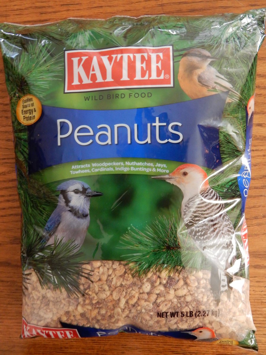 mardays1's tweet photo. A tufted titmouse trying out the new peanuts from @KAYTEEpets #wildbirds #titmouse #Kayteepets https://t.co/mFWe783M2Y