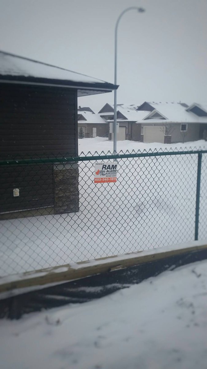 ram_alarm's tweet photo. Make your home less attractive to potential thieves by advertising the fact that you have a home security system. Merely seeing a sign or sticker is often enough to deter burglars, and the benefits can extend to your neighbourhood as well. #ramalarms #locallyowned #reddeer https://t.co/366mtZ6Djc