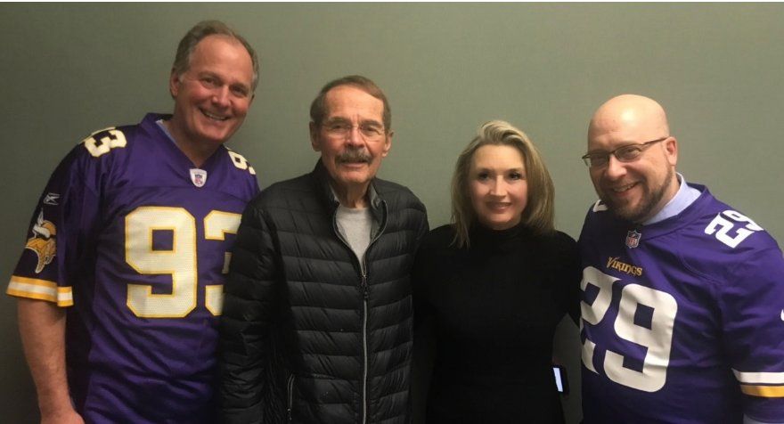 LindaLWortman's tweet photo. Meet me and Chris Draft today at Dooley’s Pub, #rochmn So grateful for my care team at Mayo Clinic! What a thrill to be taking our message to the 2018 Super Bowl - #runninglungs #runlikeL #teamdraft #medcity #2018superbowlchallenge https://t.co/J4bteGVJrk https://t.co/hMsWMaT7hB