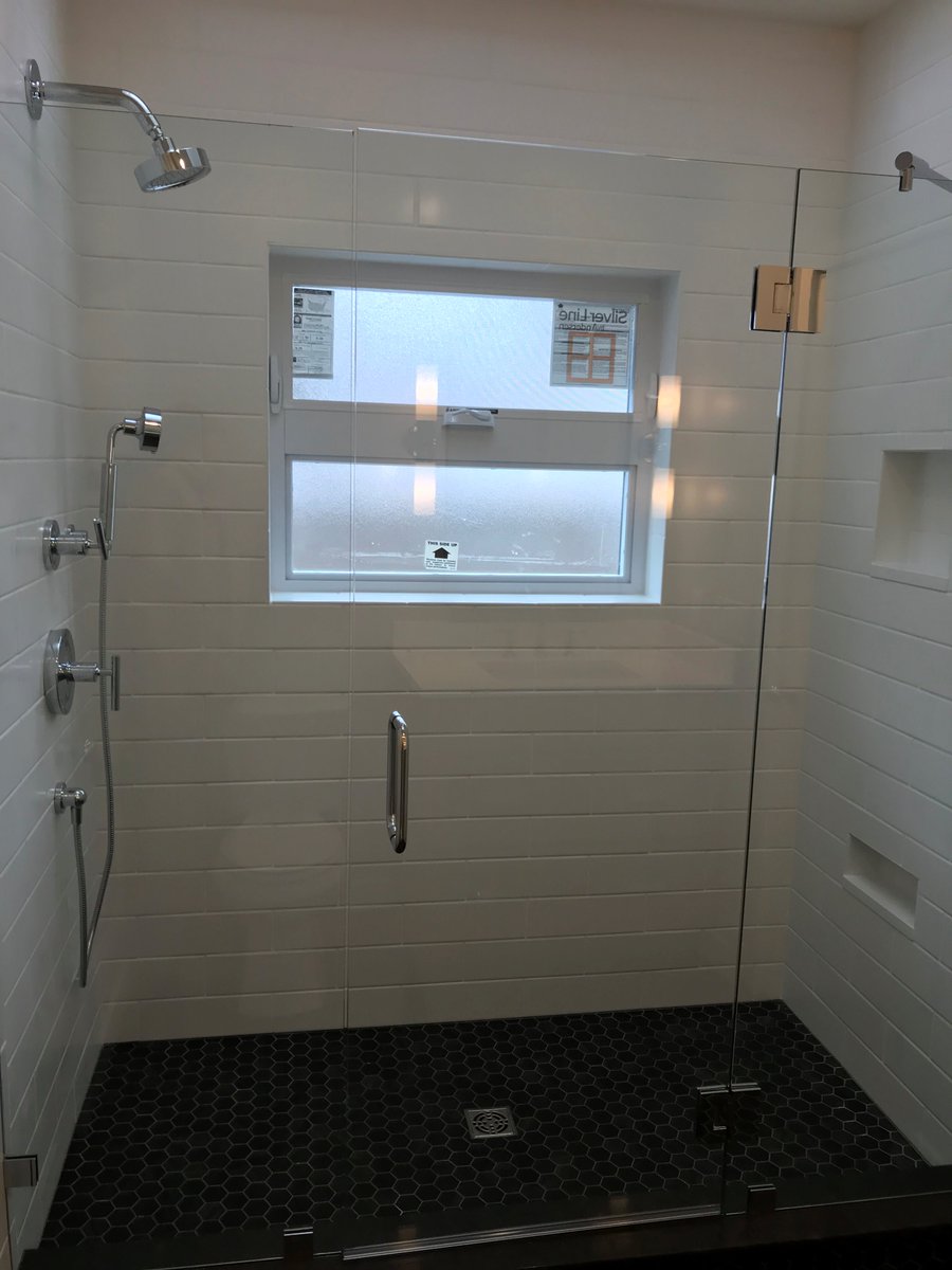 KitchensCoastal's tweet photo. Finished Project! #yorktownecabinetry #tile #bathroomremodel #cambriacountertops @YorktowneTweet @CambriaSurfaces @LakesideSurface https://t.co/bf8m20FIPR