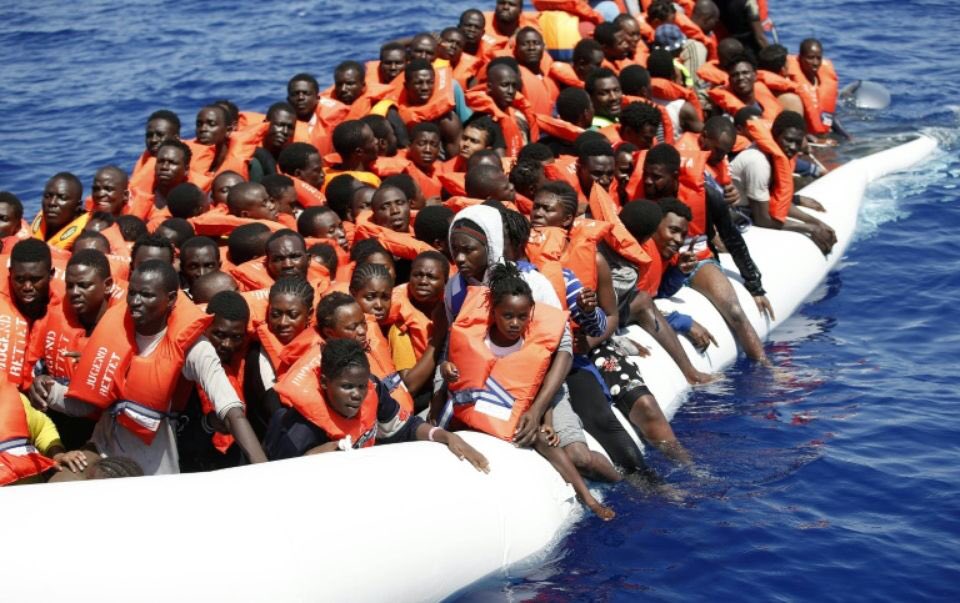 RobertoValentUN's tweet photo. This new groundbreaking report prepares #UN 4 a new approach 2 #migration. Governments cannot manage all dimensions of migration unilaterally. #ItsTimes 4 Member States 2 work together & establish a #productive & #humane global migration system. What should B the role of the #UN? https://t.co/8vJhe2vkPe