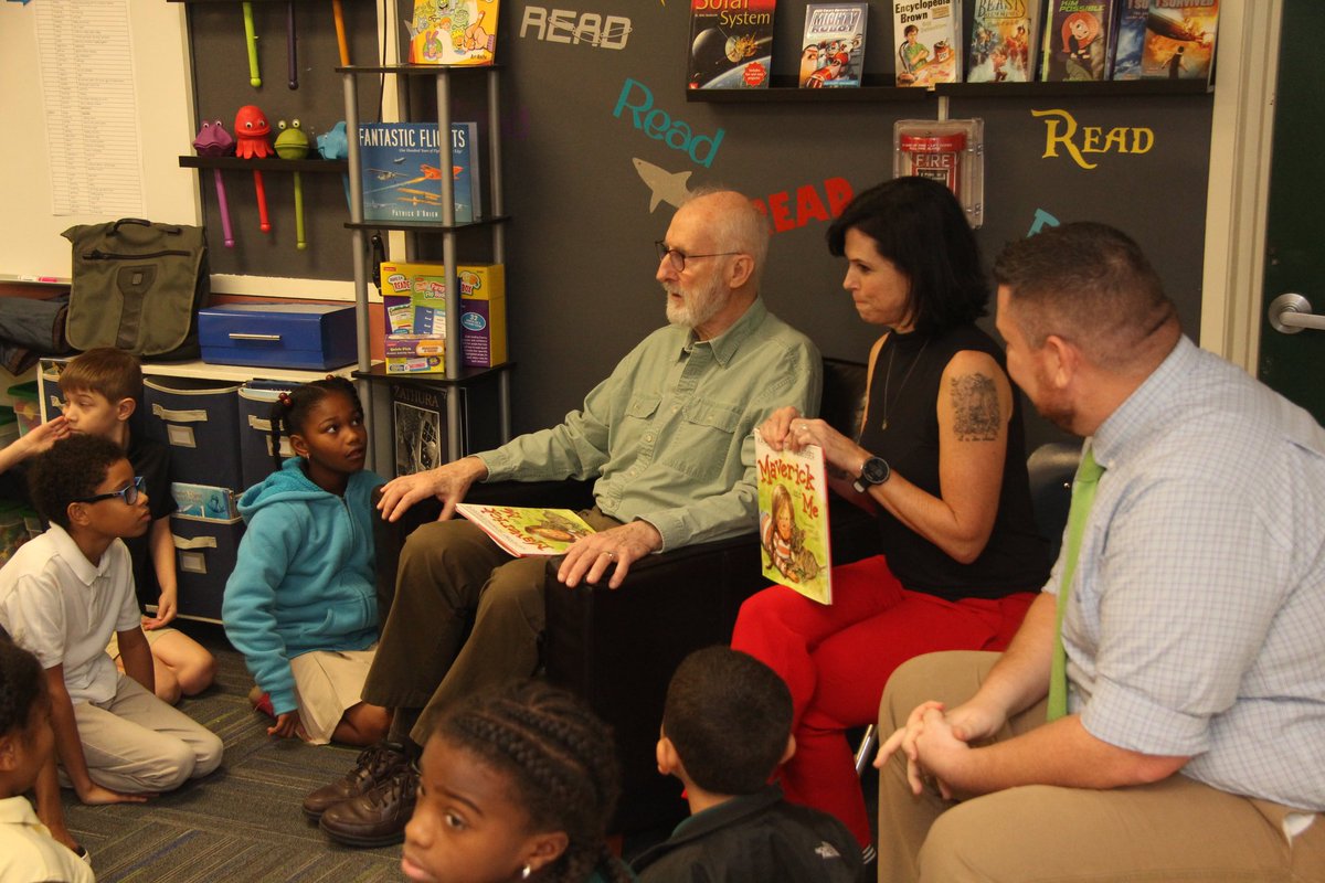 JoeyBGoodman's tweet image. @jamesocromwell was today&apos;s guest reader in our classroom @NBFelem. He read &quot;Maverick and Me&quot; by @KSchwarzenegger. Mr. Cromwell is in town receiving the Hero to Animals Award from @peta. We can&apos;t wait to see him in @JurassicWorld Fallen Kingdom this summer! #knownova