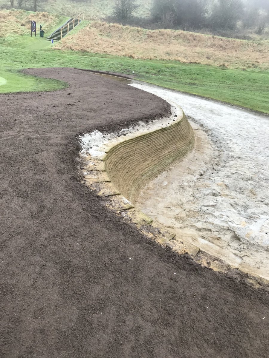 AndyBarber22's tweet photo. Edge angle adjustments @richunsworth 👌🏻⛳️ & landscaping #bunkermagic #rwgc https://t.co/VazLIX5cbE
