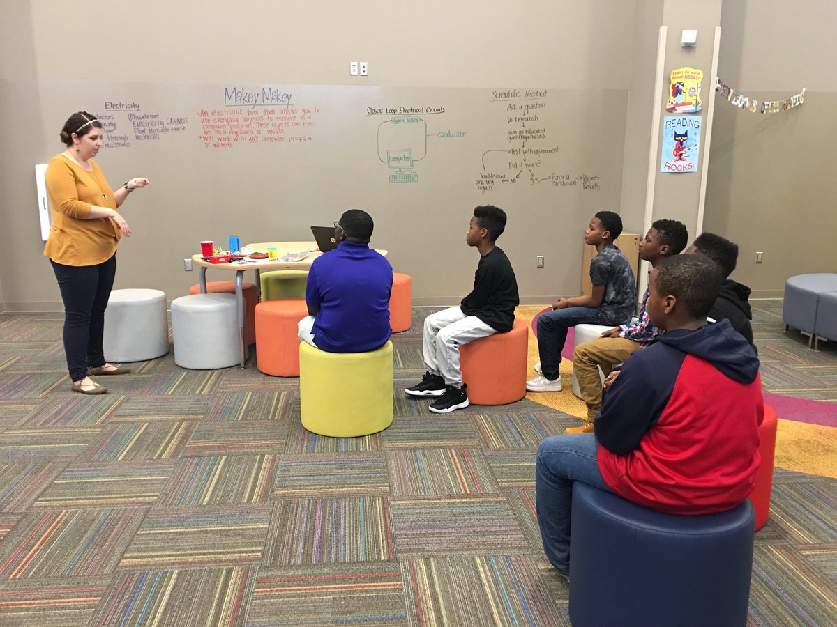 LoudBrarian's tweet photo. It's TechThursday and our Learning Center is the place to be! #CES360 #CodedByMe @drmcometrue thanks for your support! @LinebargerMonte https://t.co/ss6Obobn6x