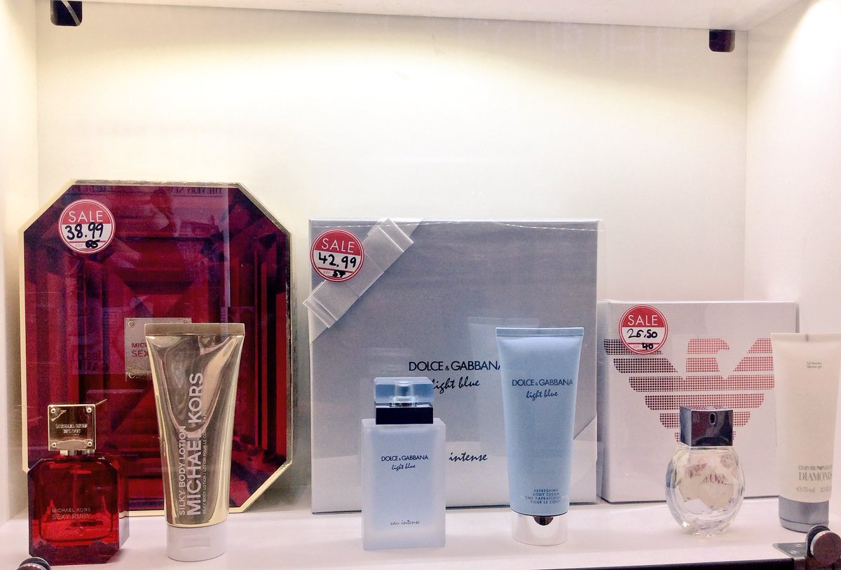 VictoriaTps's tweet image. Simplicity. 

We have some huge reductions on some of your favourite gift sets, pop in for a chat, a points card and a bargain. 

No confusion, no drama just pure fragrance heaven 💫😊