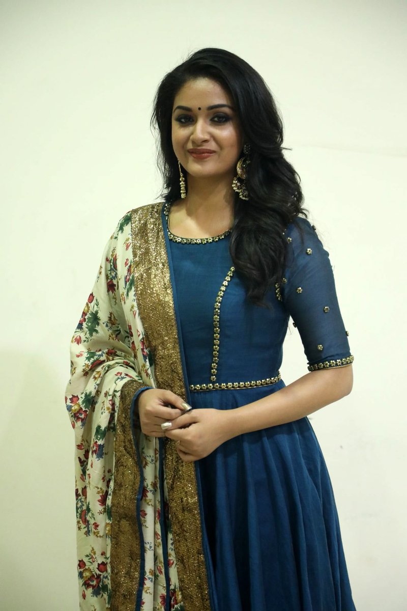KeerthyFansPage's tweet image. Smiling Princess @KeerthyOfficial at yesterday #TSKPreReleaseEvent HD Pics Set 3/3 

#KeerthySuresh