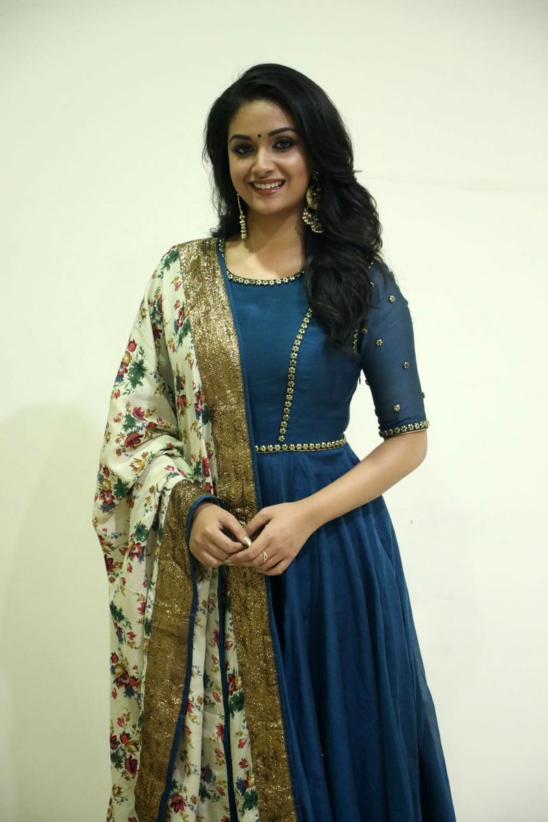 KeerthyFansPage's tweet image. Smiling Princess @KeerthyOfficial at yesterday #TSKPreReleaseEvent HD Pics Set 3/3 

#KeerthySuresh