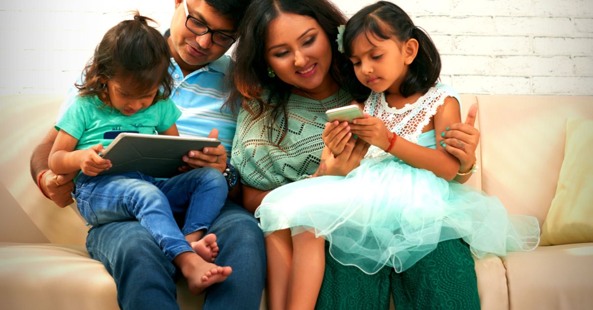 IM_org's tweet photo. Parenting Digital Natives - Concerns and Solutions - read our new report highlighting parental concerns about children online use  https://t.co/OztrEoC8dk #DigitalResilience #onlinesafety https://t.co/p1o2bmK5C0