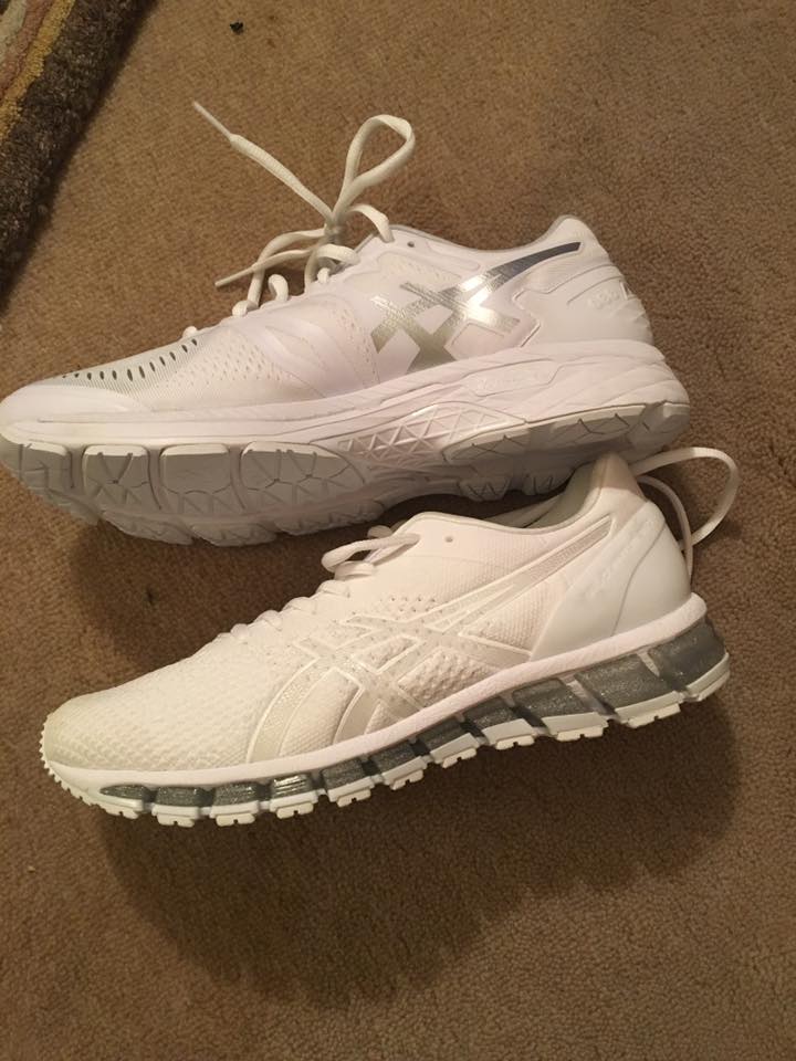 LucNegri's tweet photo. @Sneakersnstuff congrats for giving me two different shoes in the box when i try to buy one... how do you mess up like that? Also your customer service is closed now so i cant contact for a refund... #greatcustomerservice #sarcasm #YouHadOneJob https://t.co/a8uJoOrcuM