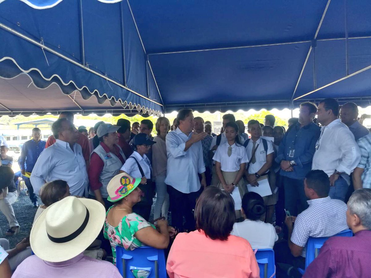 HD_Santana's tweet photo. Visitamos las estructuras del IPTV junto al Presidente @JC_Varela y Ministros, para informarle a Profesores y Estudiantes que en pocas semanas se reactivará la construcción de tan importante plantel. https://t.co/V84nfv1RbV