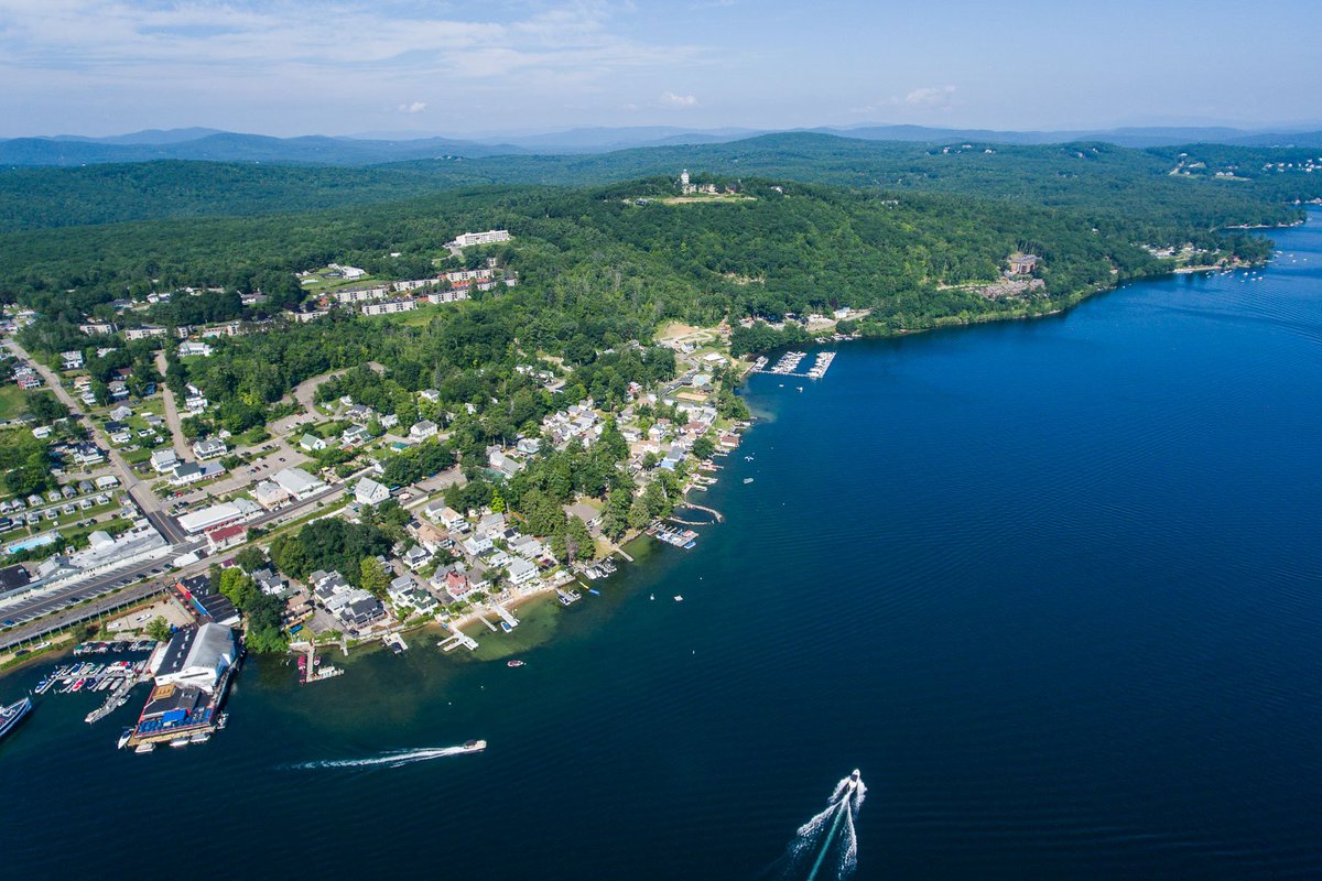 DowRealtyGroup's tweet photo. Check out our listings in the Lakes Region's premier gated community https://t.co/WkqouYB4qw

#lakesregion #laconiaNH #meredithBayLiving #NHlistings #NHrealestate #dowrealtygroup #kwri #adamdow.com #lakeWinnipesaukeeRealEstate #luxuryhomes #luxuryProperties https://t.co/cMbY9YQ918