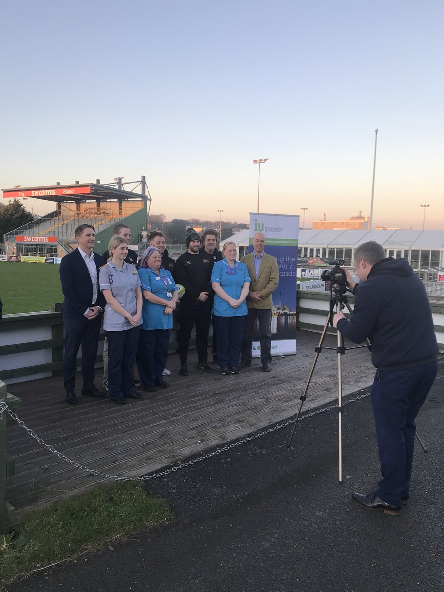 StLukesEvents's tweet photo. Huge thanks to our amazing nurses @StLukesCrisis2, the brilliant @AlbionRFC players and representatives of @savewithiu for braving the cold this afternoon for our photoshops for #MensDayOut - great weather and pics will be superb I’m sure! https://t.co/naxr7NVtwT