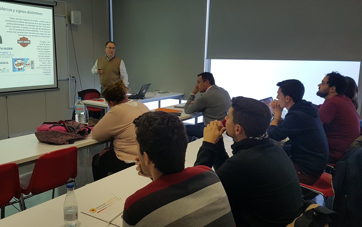 #AntonioRodríguez: "Un registro tiene una duracion de 10 años. Una vez pasado ese tiempo, si quieres conservarlo, tienes que pagar una tasa y se renueva por 10 años más. Se puede repetir este trámite de forma ilimitada".

#MaratónUMH #RegistroDeMarcas