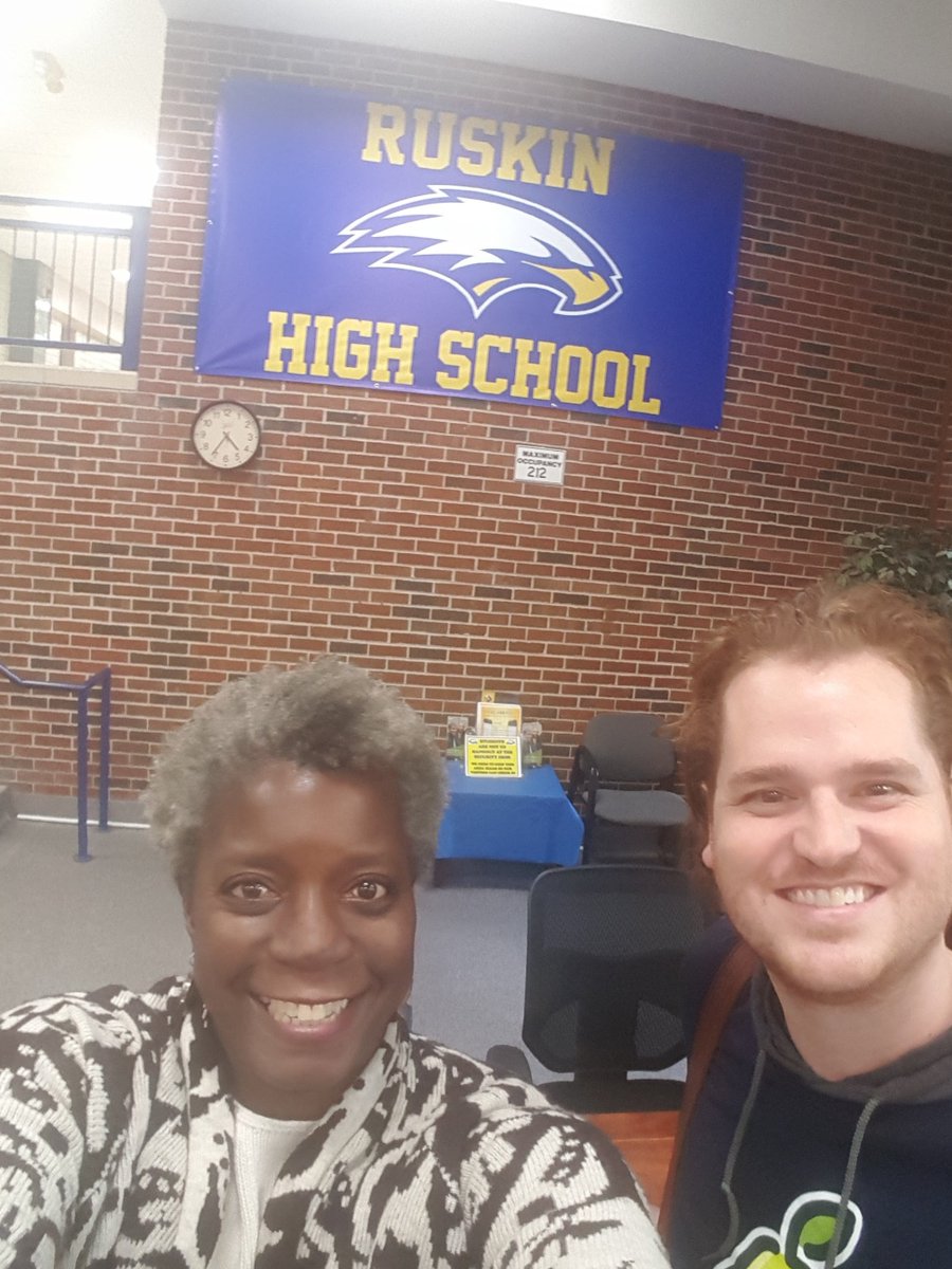 inapmontgomery's tweet photo. @UrbanTEC1 @npPearDeck Thanks Nick for getting Ruskin HS teachers excited about using Pear Deck. Great PD. I'm looking forward to working with you. https://t.co/h1dC0I2jnh