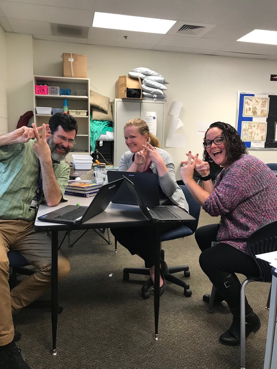 msbradshawclass's tweet photo. @matthew_isleib @mrssayersclass &amp; @msisaccoUMS participating in #umsPLchat today! They all have now done their #firsthashtag and are doing great! #welcometotwitter https://t.co/aWAceEFRZ5