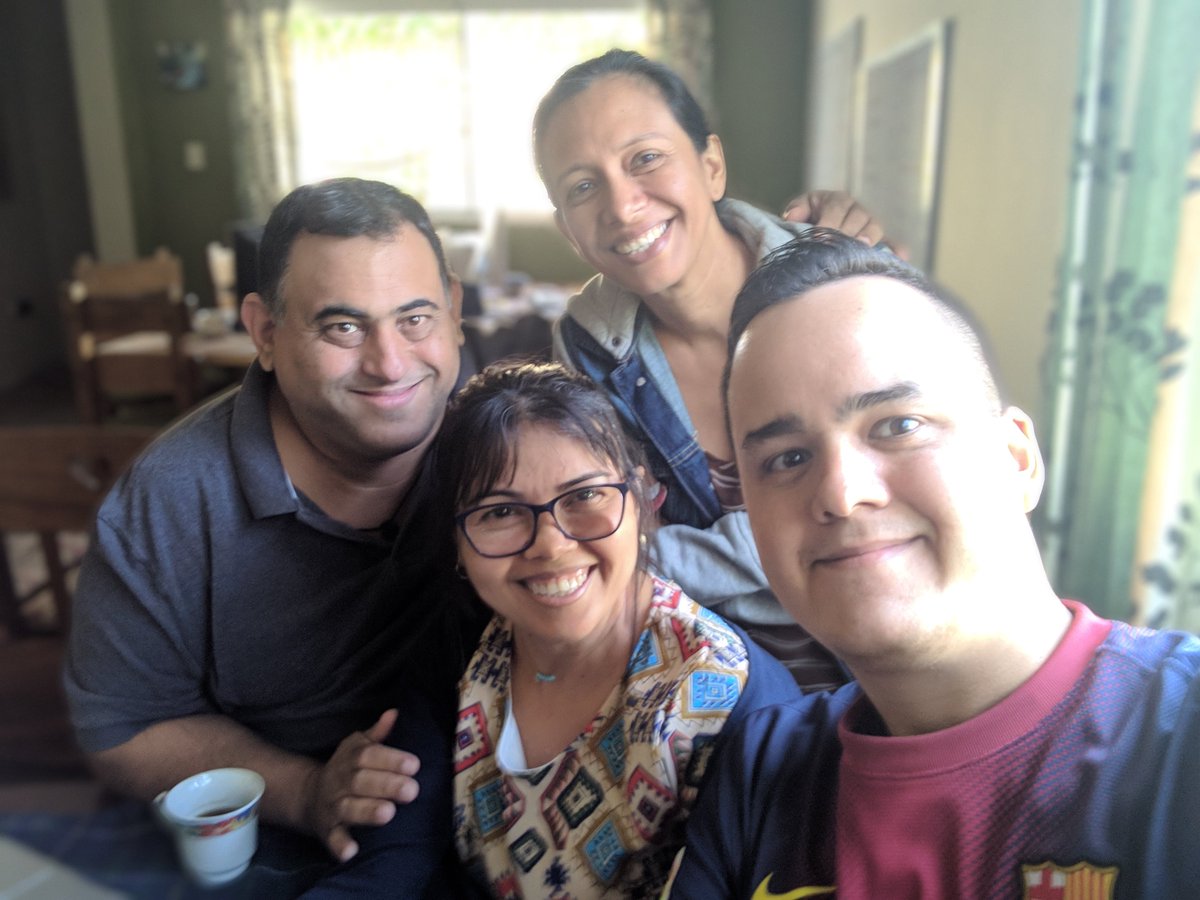 iconosCS's tweet photo. Nuestra acostumbrada foto de inicio de actividades 2018 con un cliente que se convirtió en amigo @dr.parodi Nuestros mejores deseos para ti. Gracias por tu visita, ideas y compañía.
#iconoscs #diseñoweb #diseñoGrafico #webdesing #motivation #aliados #inspiration #actitud https://t.co/1npXJvbHZd