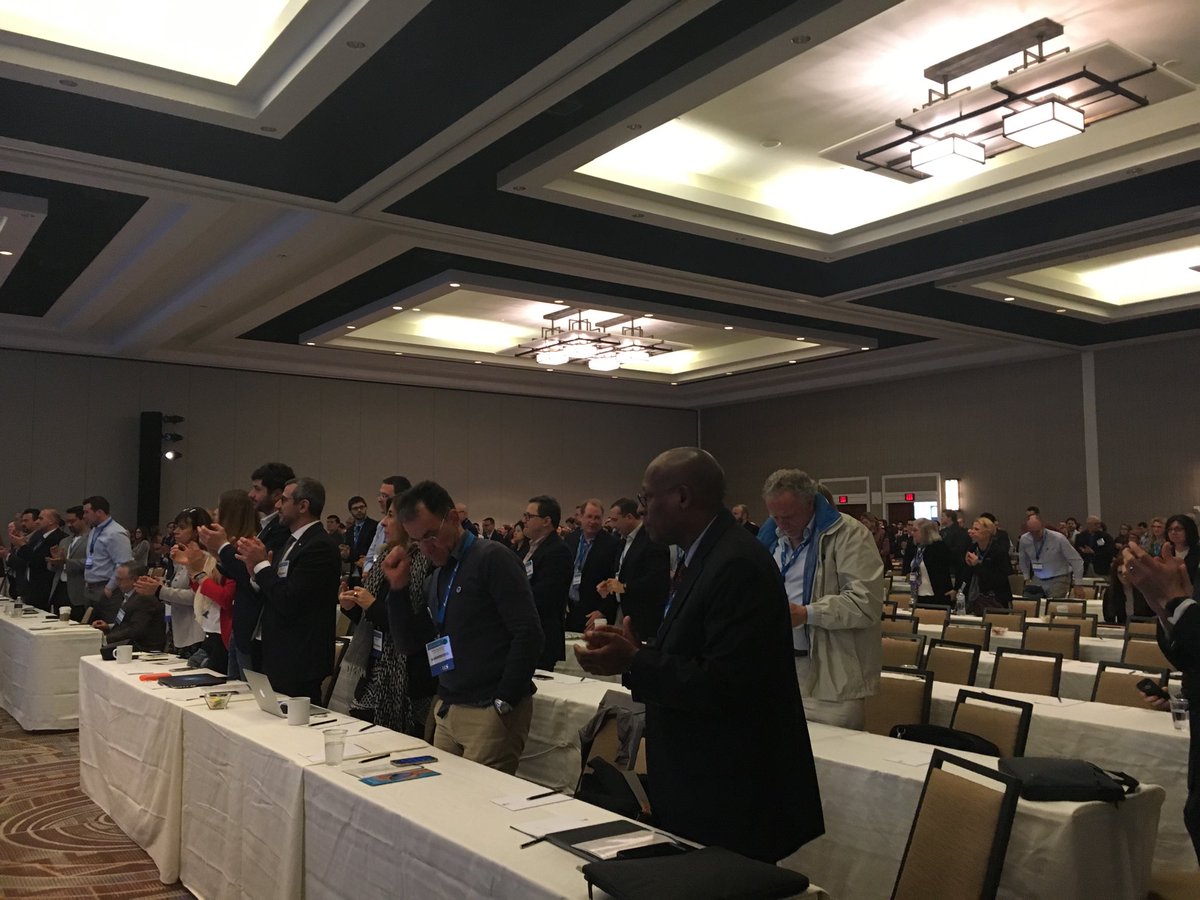 Standing ovation for Dr. Pederson’s presidential address. Thank you for serving as President of the <a href="/HandSurgeryAssn/">AAHS</a> this past year. #aahs2018