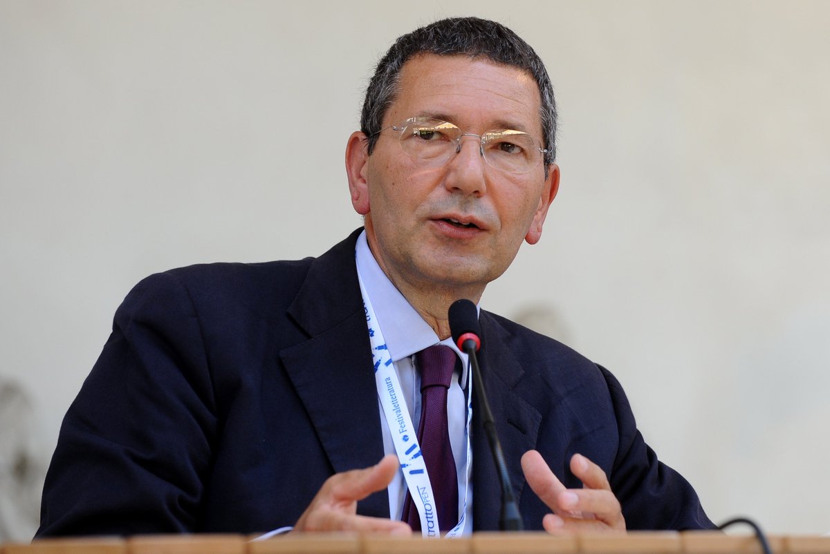 stati_generali's tweet photo. È stato condannato in appello l'ex sindaco di Roma #IgnazioMarino per il "caso scontrini". L'ex primo cittadino avrebbe pagato delle cene, per un totale di tredicimila euro, con la carta di credito del Campidoglio ad amici e parenti https://t.co/nJF0tiXSDn